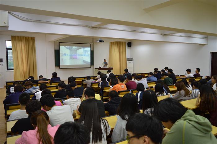 20150525在1-403 艺术学院观看公共科普宣传片,参与对象是14级全体学生, 主持人辅导员万黎黎.JPG